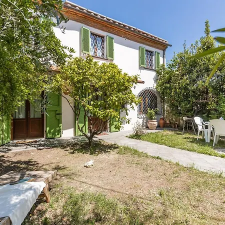 Cozy Country House With Garden & Parking